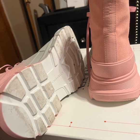 Pink and grey Alexander McQueen boots - Picture 5 of 8